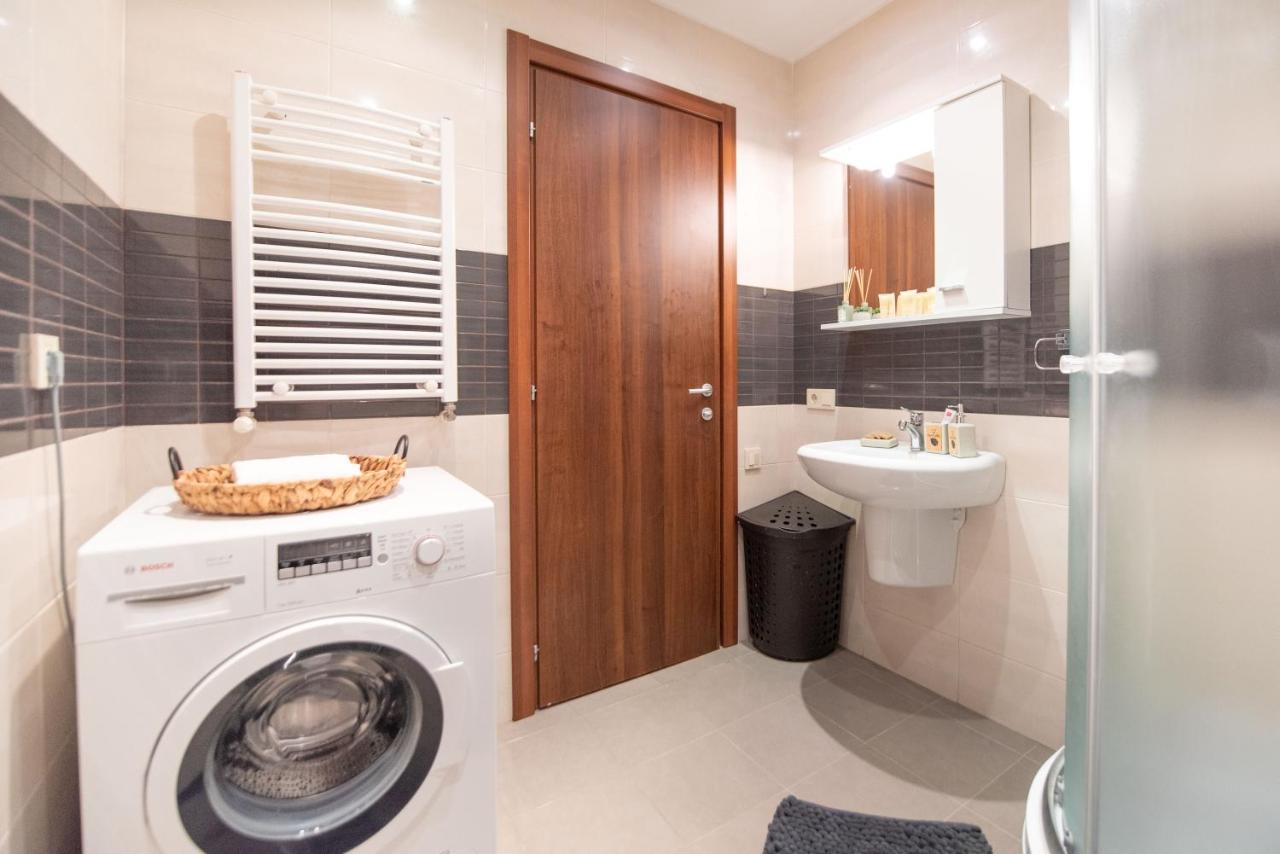 טביליסי Gg Home - Cozy 2-Bedroom Apartment On Givi Kartozia מראה חיצוני תמונה