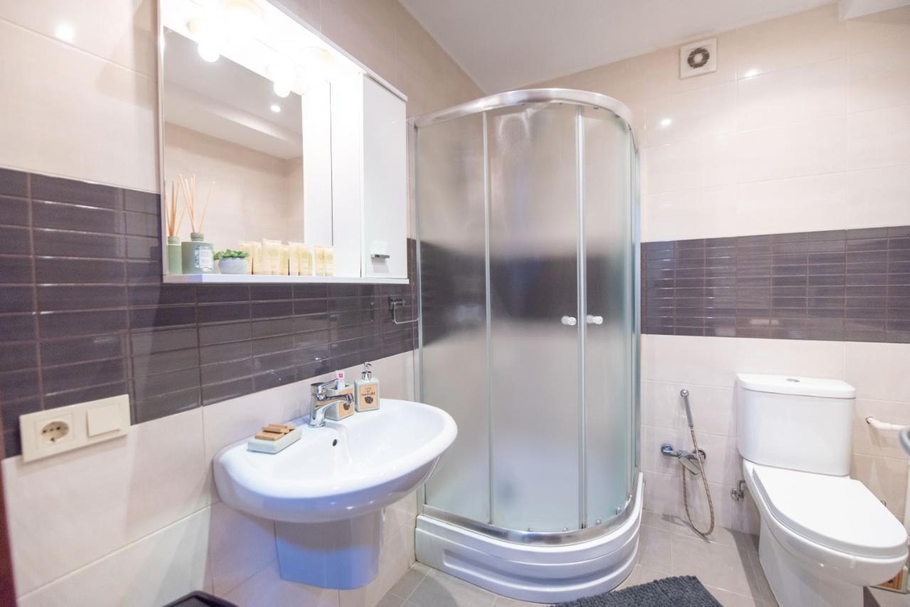 טביליסי Gg Home - Cozy 2-Bedroom Apartment On Givi Kartozia מראה חיצוני תמונה