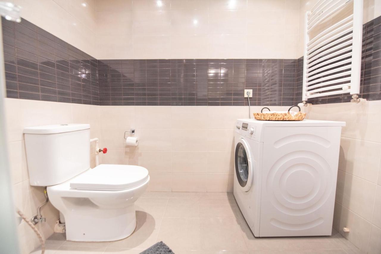 טביליסי Gg Home - Cozy 2-Bedroom Apartment On Givi Kartozia מראה חיצוני תמונה